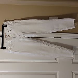 Women's white pants size 7 but fit like a 9